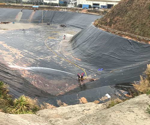新巴尔虎左废水池清理