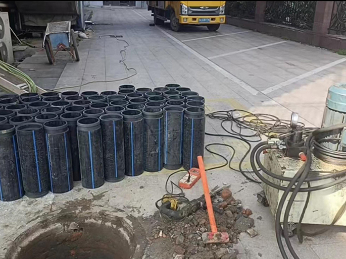 新巴尔虎左PE置换管厂家 DN315置换管 非开挖管短管置换